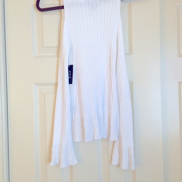 White Off-the-Shoulder Top - Picture 3 of 3